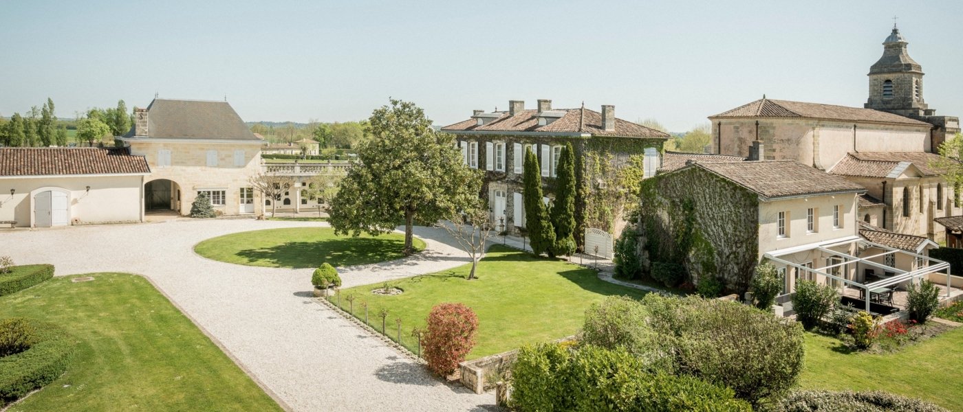 Courtyard of the Château Prieuré-Lichine - Wine Paths